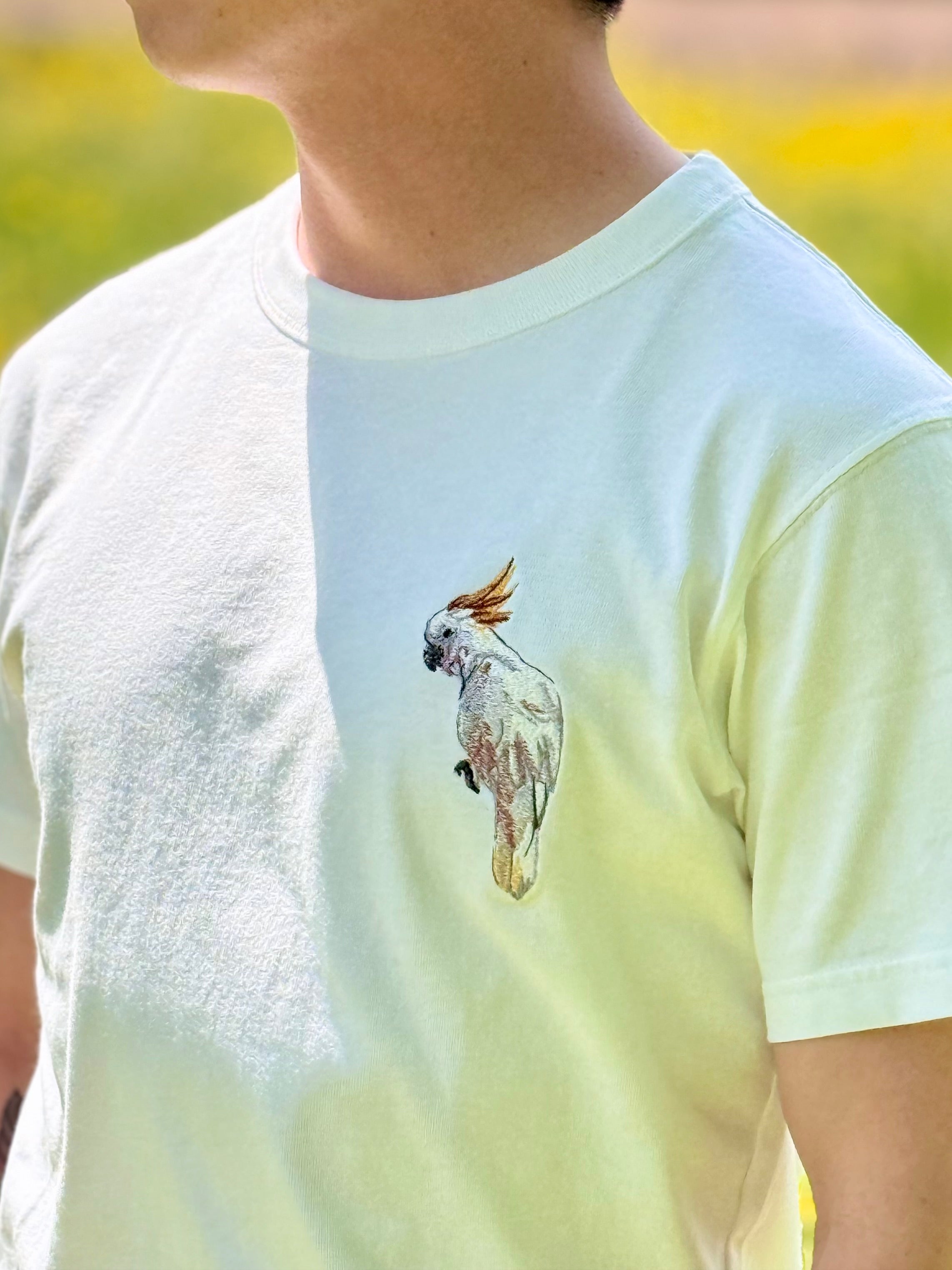 T-shirt brodé Le Cacatoès à huppe jaune