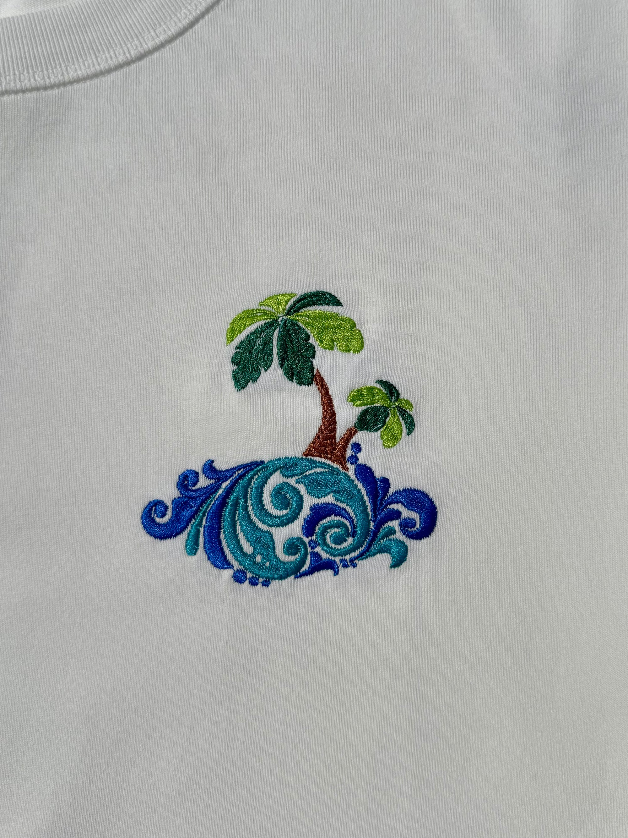 T-shirt brodé – L’Île Tropicale