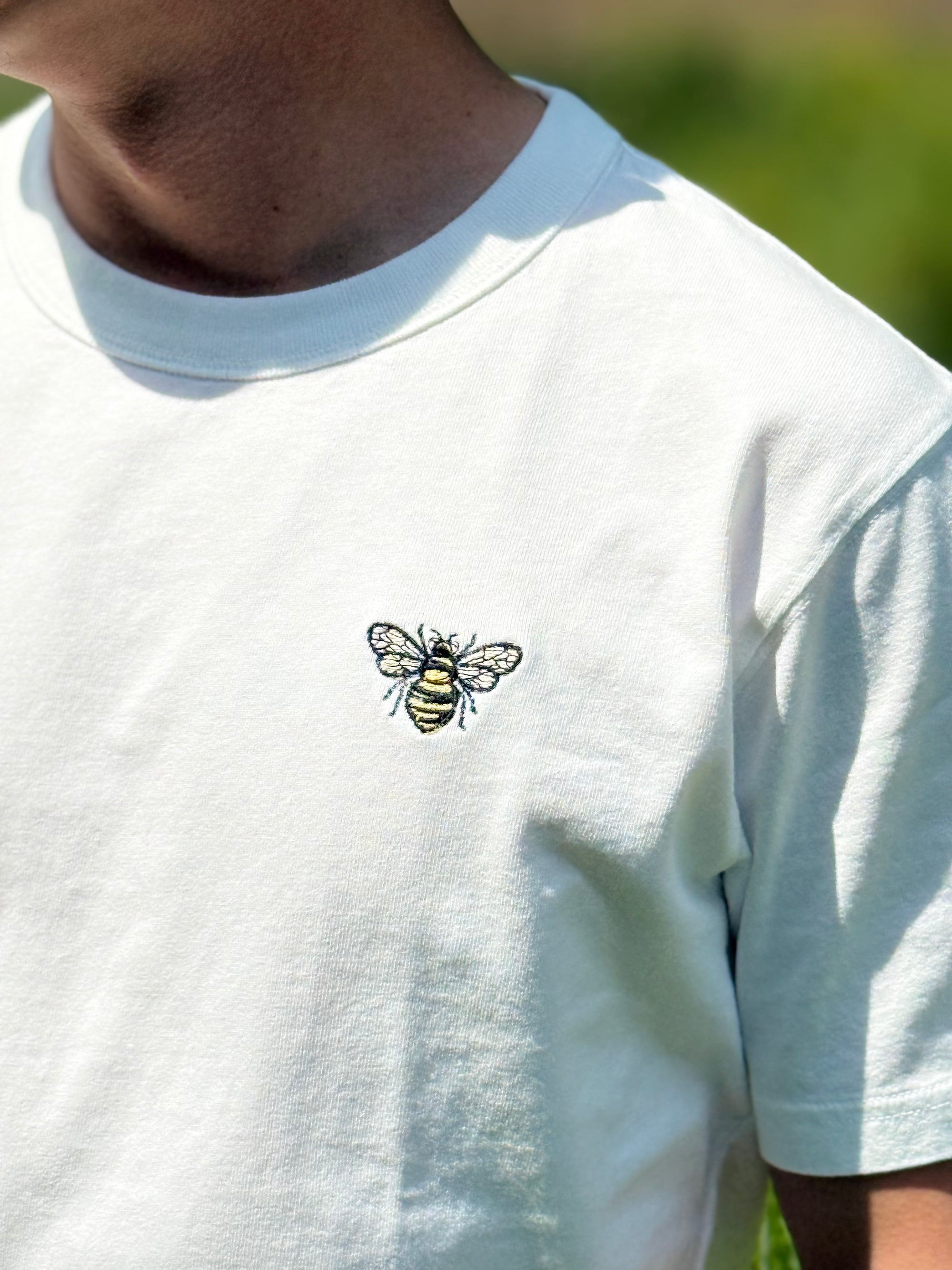 T-shirt brodé – L'Abeille Bee