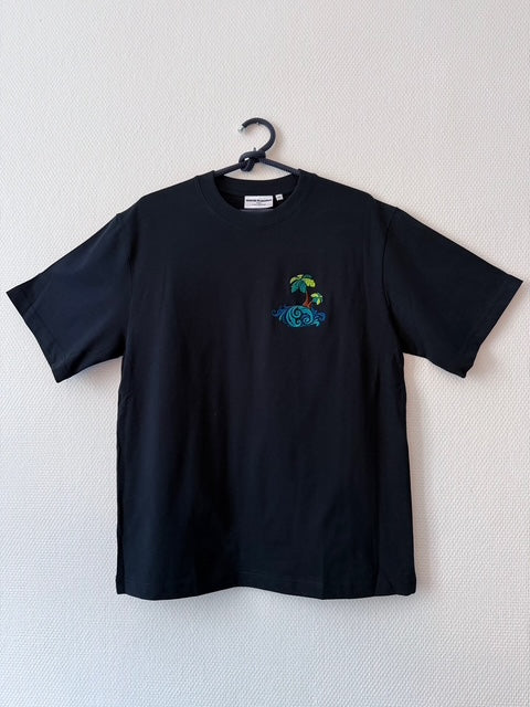 T-shirt brodé – L’Île Tropicale